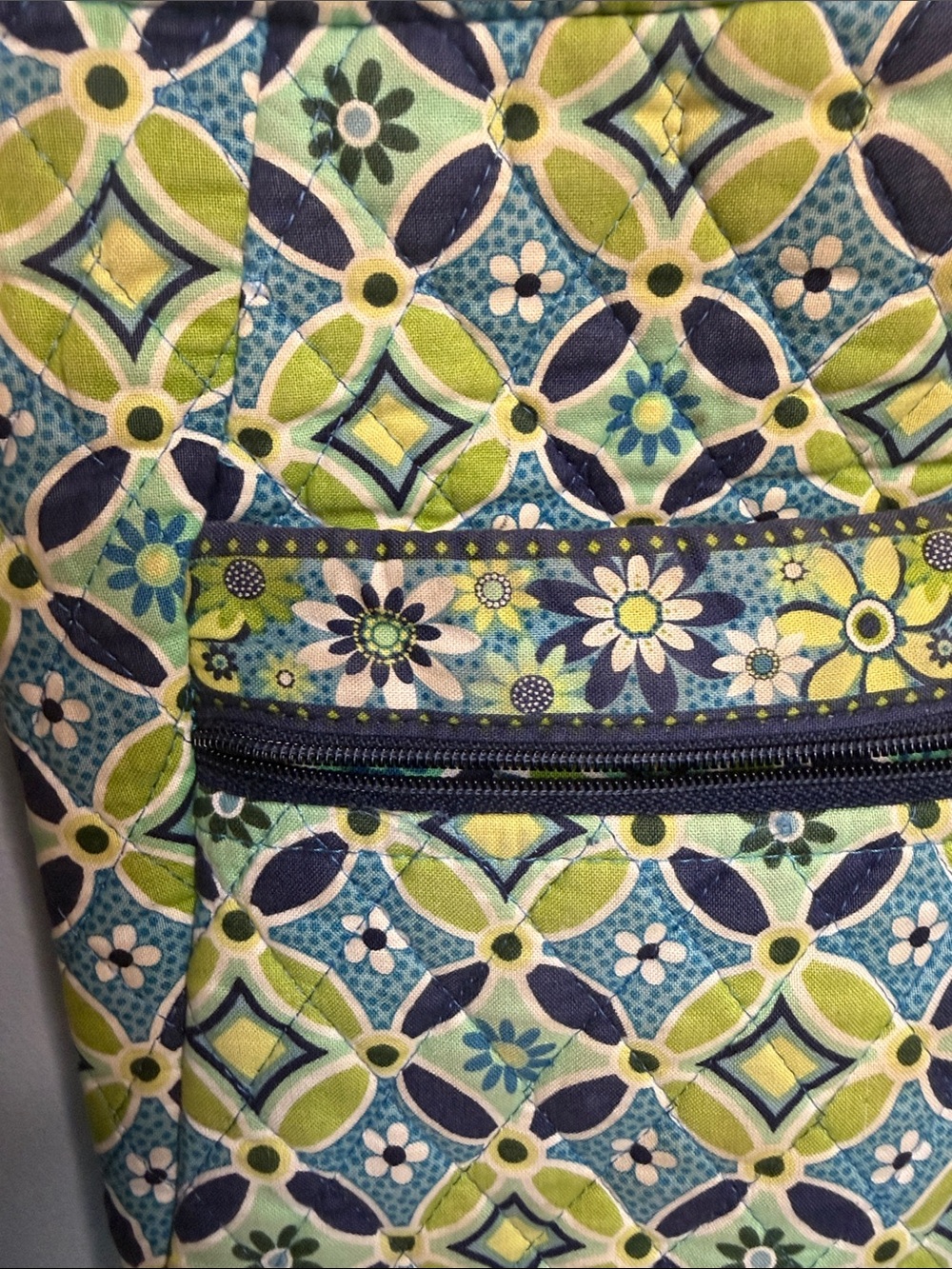 Vera Bradley Quilted Crossbody Shoulder Bag in Green Floral Pattern - Picture 4 of 10
